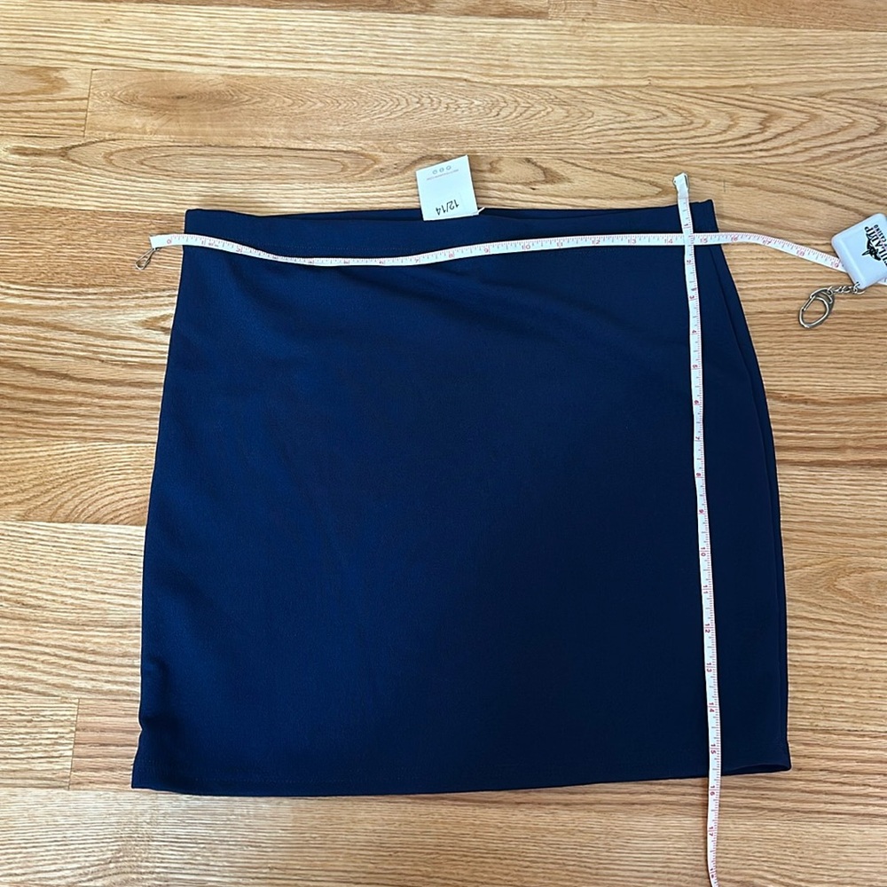 NWT pretty Dark Blue stretchy skirt